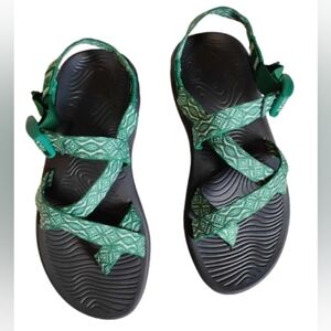 CHACO Green Strappy Hiking Beach Toe Ring Outdoor Sandals Women's Size: 8